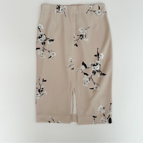 Dynamite Tan Floral Knee-length Pencil Skirt Size XSmall - Picture 1 of 4